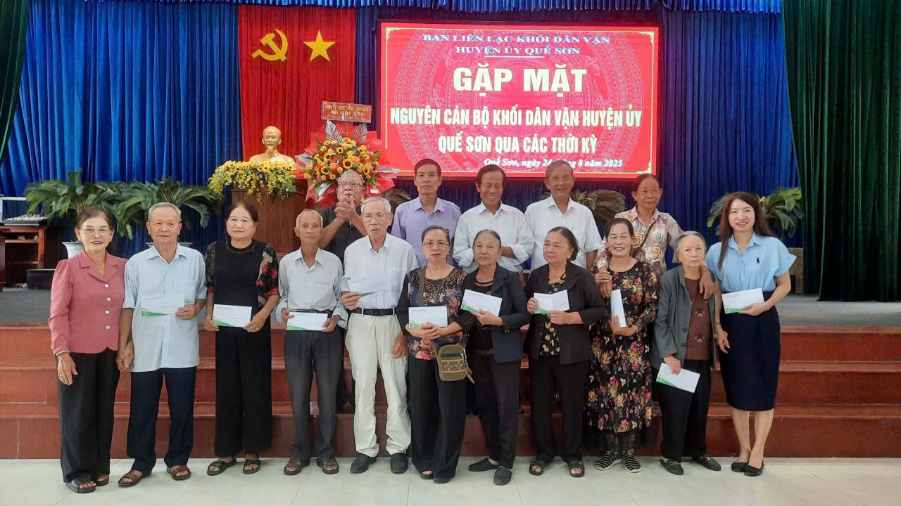 Gặp mặt nguyên cán bộ Dân vận Huyện ủy Quế Sơn qua các thời kỳ