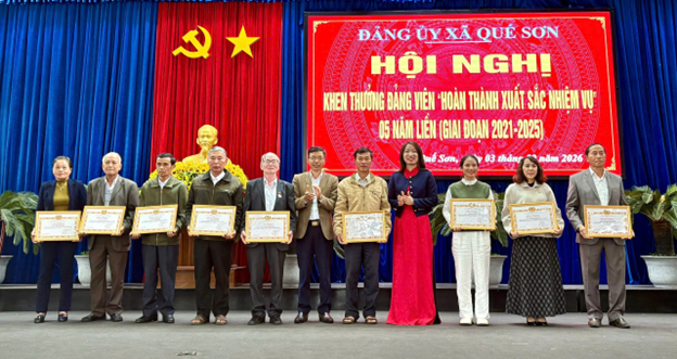 Xã Quế Sơn sinh hoạt chính trị kỷ niệm 96 năm Ngày thành lập Đảng Cộng sản Việt Nam; trao tặng Huy hiệu Đảng đợt 3/2/2026 và khen thưởng đảng viên hoàn thành xuất sắc nhiệm vụ 5 năm liền (2021-2025)