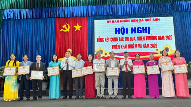 Xã Quế Sơn khen thưởng 12 tập thể, 41 cá nhân hoàn thành tốt nhiệm vụ công tác thi đua, khen thưởng năm 2025