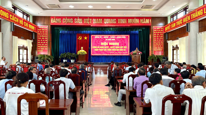 Xã Quế Sơn công bố nghị quyết, quyết định sắp xếp, kiện toàn các thôn, chi bộ thôn sau sắp xếp