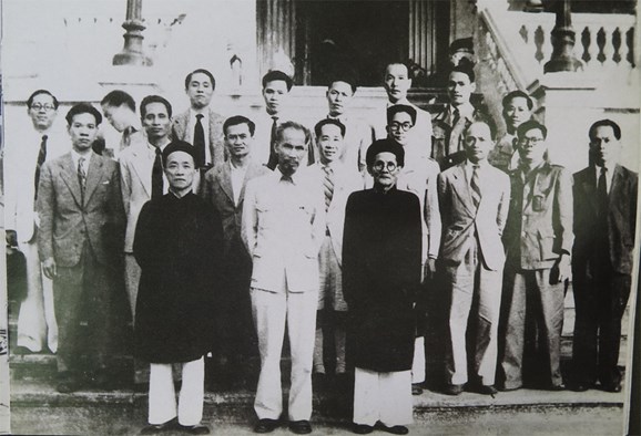 Hồ Chí Minh với Huỳnh Thúc Kháng: Niềm tin chính trị và nghệ thuật trọng dụng nhân tài
