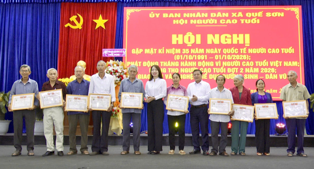 Quế Sơn tổ chức gặp mặt kỷ niệm 35 năm Ngày Quốc tế Người cao tuổi và phát động Tháng hành động vì người cao tuổi Việt Nam